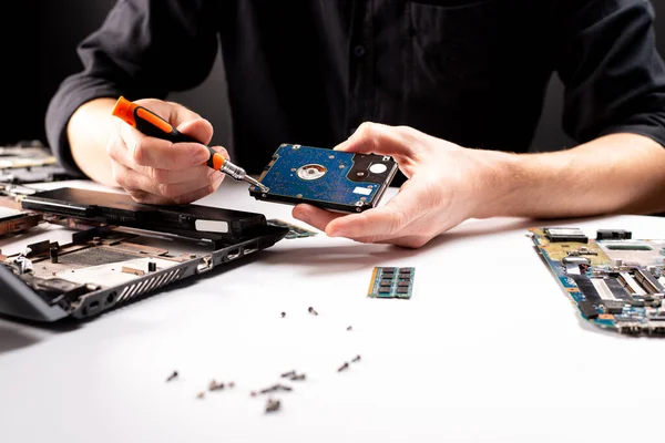 engineer fix a computer, change the hard drive