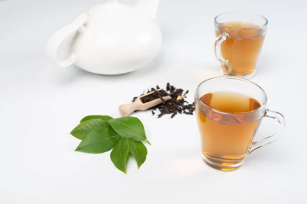 緑茶は白を基調とした茶葉 — ストック写真