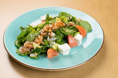 Restoranda güzel bir yemek sunumu..