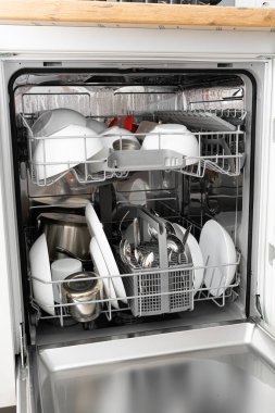 Bulaşık makinesinde çamaşır makinesi, kapat.