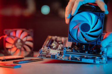 Bilgisayar onarımı. Bilgisayar yedek parçaları. Video kartı, anakart, RAM, PC soğutma sistemi, sabit disk, kablolu güç kaynağı