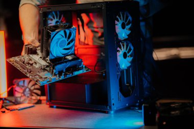 Bilgisayar onarımı. Bilgisayar yedek parçaları. Video kartı, anakart, RAM, PC soğutma sistemi, sabit disk, kablolu güç kaynağı