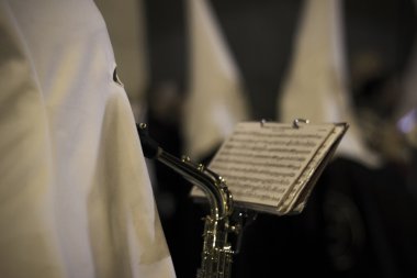 Geceleri müzik din adımları