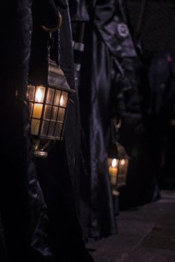 Pyres Tunikler arasında