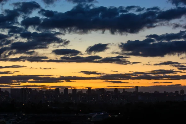 Pôr Sol Bonito Nuvens Céu Laranja Azul Por Sol Vista — Fotografia de Stock