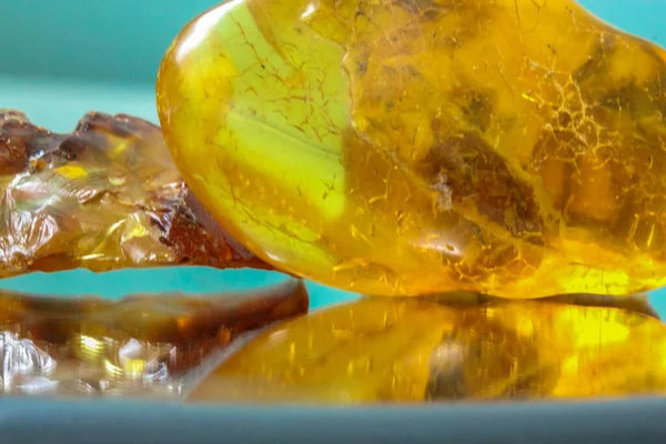 Piece Natural Amber Mirror Surface Reflection Yellow Semi Precious Stone — Stock Photo, Image