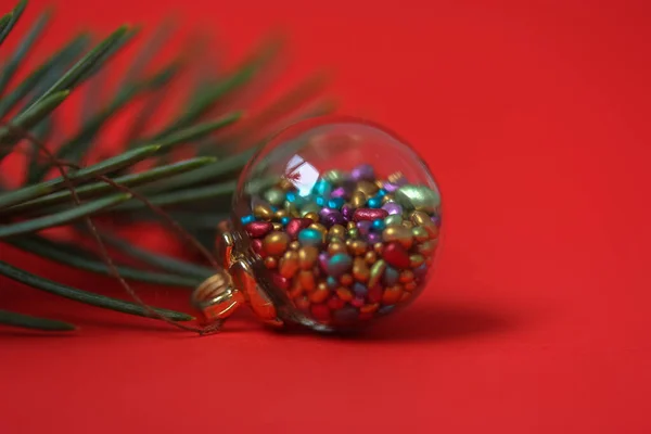 Mooie Kerstboom Speelgoed Vorm Van Een Glazen Bal Met Kleurrijke — Stockfoto