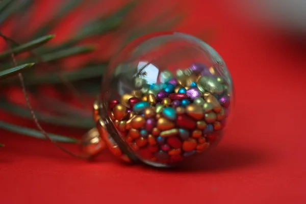 Mooie Kerstboom Speelgoed Vorm Van Een Glazen Bal Met Kleurrijke — Stockfoto