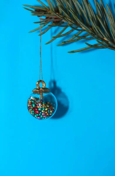 Hermoso Juguete Árbol Navidad Forma Una Bola Vidrio Con Elementos — Foto de Stock