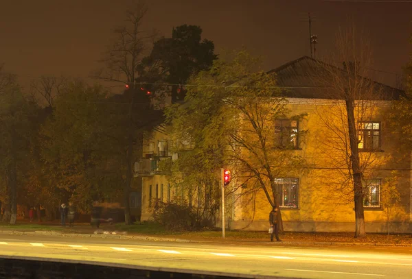 Una Antigua Casa Dos Pisos Kiev Luces Borrosas Los Coches — Foto de Stock