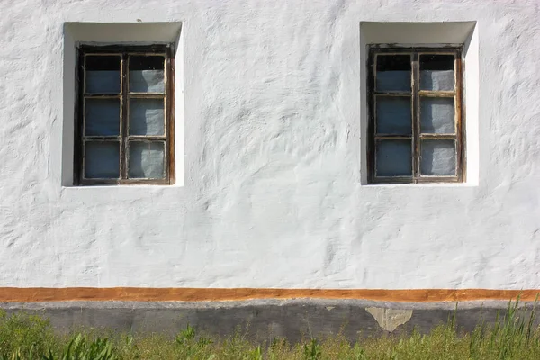 Gammal Träfönster Fasaden Vit Lera Hus Närbild Ukrainsk Arkitektur Ukrainsk — Stockfoto