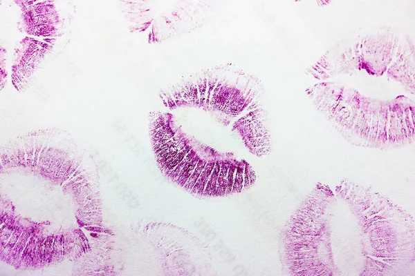 Besos Púrpura Abstractos Aislados Sobre Fondo Blanco Montón Huellas Labios —  Fotos de Stock