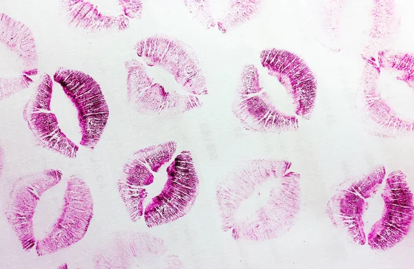 Beijos Roxos Abstratos Isolados Fundo Branco Muitas Impressões Labiais Femininas — Fotografia de Stock