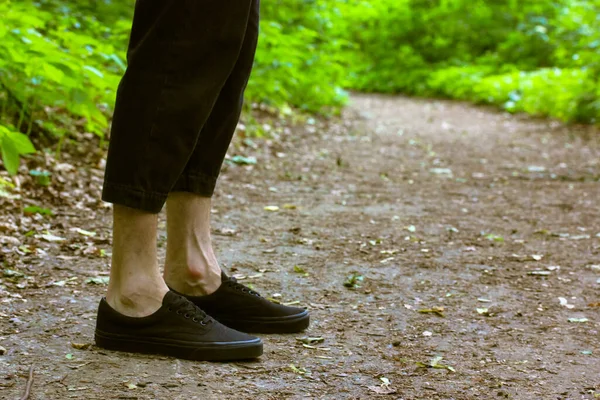 Unrecognizable Men Legs Black Jeans Sneakers Guy Stands Path Green — Stock Photo, Image