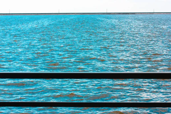 Mar Azul Con Las Ondas Menudas Sobre Superficie Del Agua — Foto de Stock