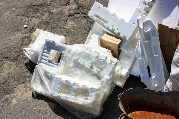 우크라이나 키예프 2021 비닐봉지 커다란 보자기들 재활용 잡동사니 하우스 — 스톡 사진