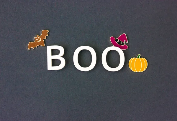 Страшное Слово Сером Фоне Праздником Хэллоуин Летучая Мышь Оранжевый Джек — стоковое фото
