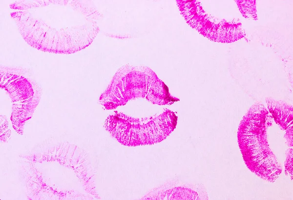 Рожеві Жіночі Губи Друкують Білому Тлі Поцілунки Смоктання Відбитки Помад — стокове фото