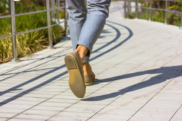 Feet Pedestrian Businessman Man Gray Pants Brown Shoes Walking Big — Stock Photo, Image