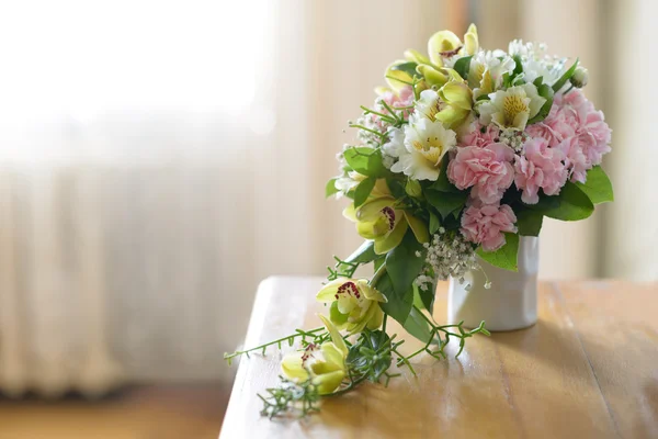 Vaze güzel ve güzel köprü buket