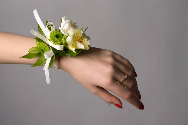 Güzel düğün bilezik yandan