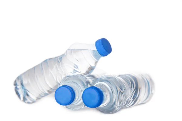 Beyaz üzerine üç şişe