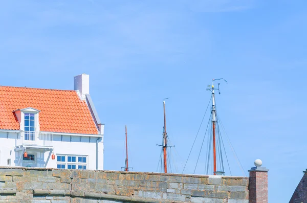 Mały dom w harbor — Zdjęcie stockowe