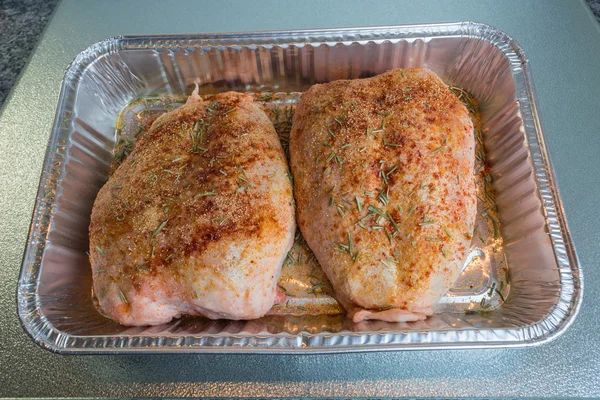 Raw spiced duck breast — Stock Photo, Image