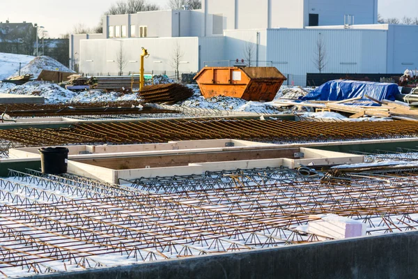 Travaux de carcasse d'un plafond au sous-sol — Photo