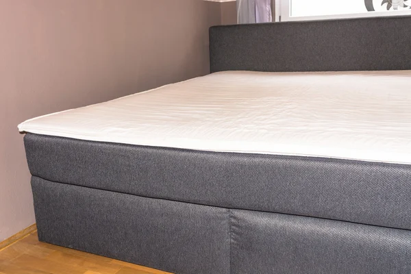 Detalle dormitorios, colchones cama boxspring — Foto de Stock