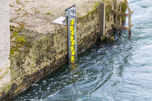 ルール地方の水のレベルインジケーター — ストック写真