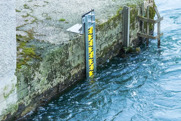 Indicador de nível de água na região do Ruhr — Fotografia de Stock