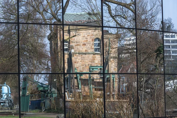 Mooie glazen gebouw gevel — Stockfoto