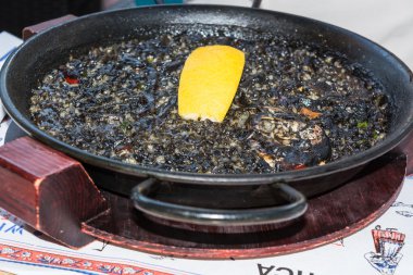 Arroz Negro Black paella 