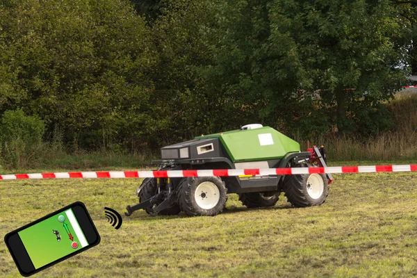 Autonomní Traktor Terénu Dřevěná Cedule Nápisem Německém Samostatném Traktoru Inteligentní — Stock fotografie