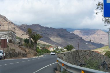 Resimli Mogan 'a giden yol - Büyük Kanarya' nın yüksek dağ köyü. Kanarya Adaları, Kanarya Adaları İspanya