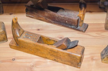 Ahşabı kişiselleştirmek ve güzelleştirmek için tahta planlama aracı