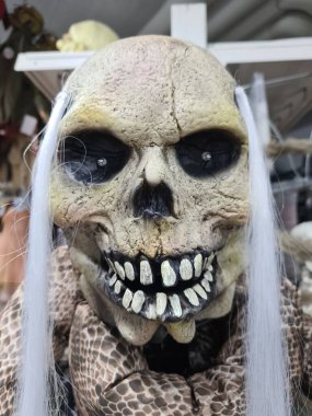 Karanlık Odada Haykıran Ürkütücü Makyajlı Adam 'ın Yakın Çekimi