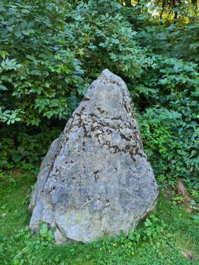Menhir Velbert, Almanya 'da çamur göletinde
