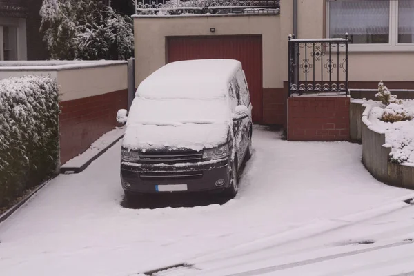 Carro Neve Coberto Com Uma Deriva Branca Neve — Fotografia de Stock