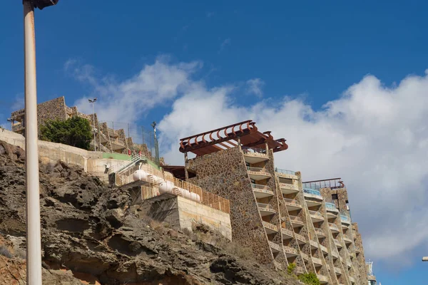 Gran Canaria Sıvı Benzin Tankları Olan Uçurum Kenarındaki Daireler — Stok fotoğraf