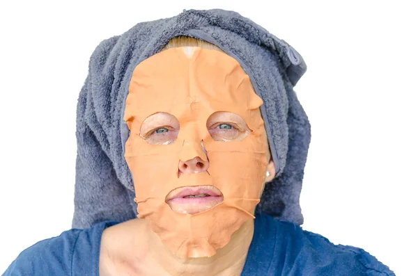 Kvinna med ansiktsmask — Stockfoto