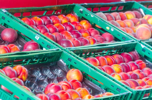 Fresh peach — Stock Photo, Image