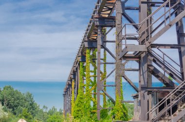 Rail trail metal