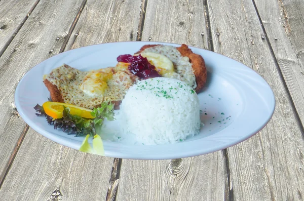 Hawaii escalope with rice — Stock Photo, Image