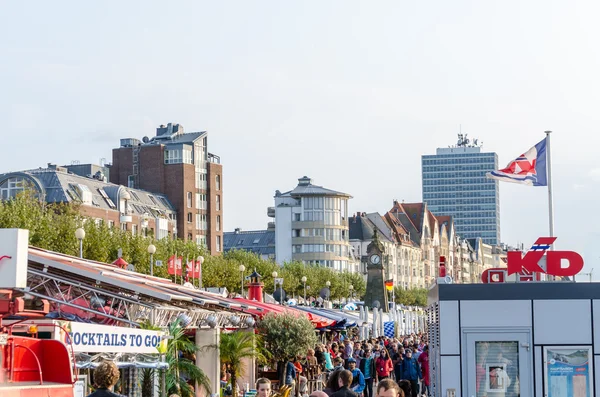 Düsseldorf Atlstadt.Die shore promenade — Zdjęcie stockowe