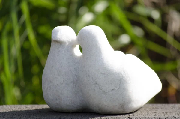 Pájaros pareja de piedra —  Fotos de Stock