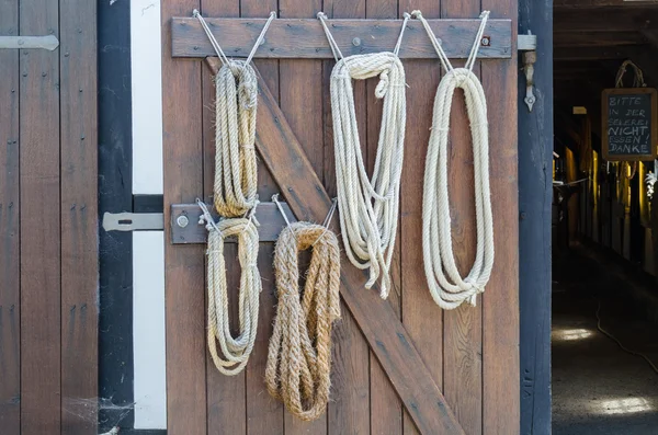 Веревки на веревках — стоковое фото