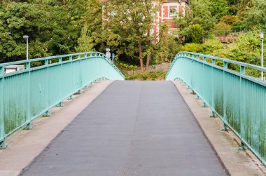 sonsuz yolu bir köprü üzerinden