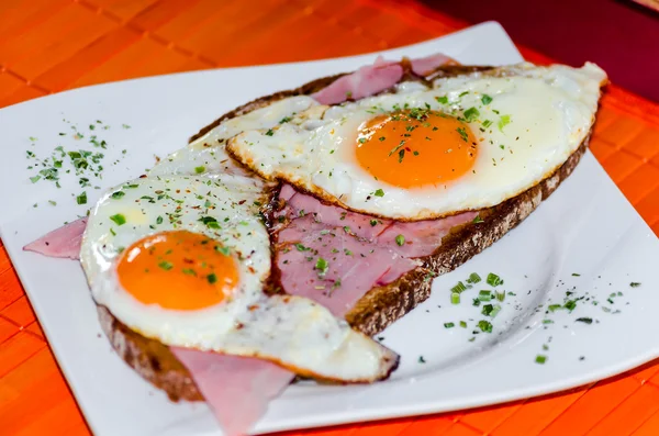 Two fried eggs on bread — Stock Photo, Image